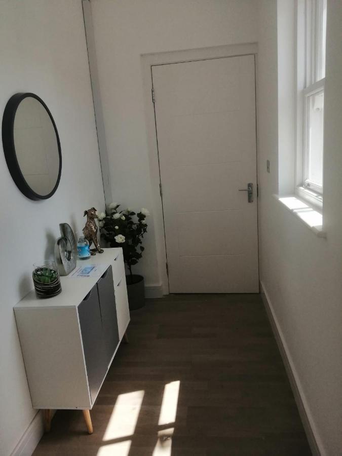 Apartment No 8 - Stay In Style In The Heart Of The Cathedral City. Truro Exterior foto